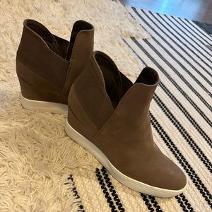 Wedge bootie